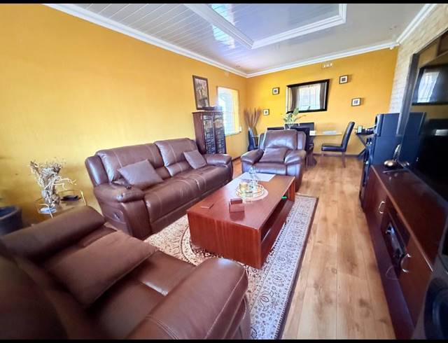 3 BEDROOM HOUSE FOR SALE IN VANDERBIJLPARK CE 3